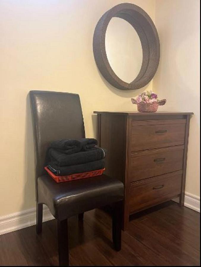 Cozy & Spacious Suite With Private Bathroom Near Toronto Airport ! Mississauga Zewnętrze zdjęcie