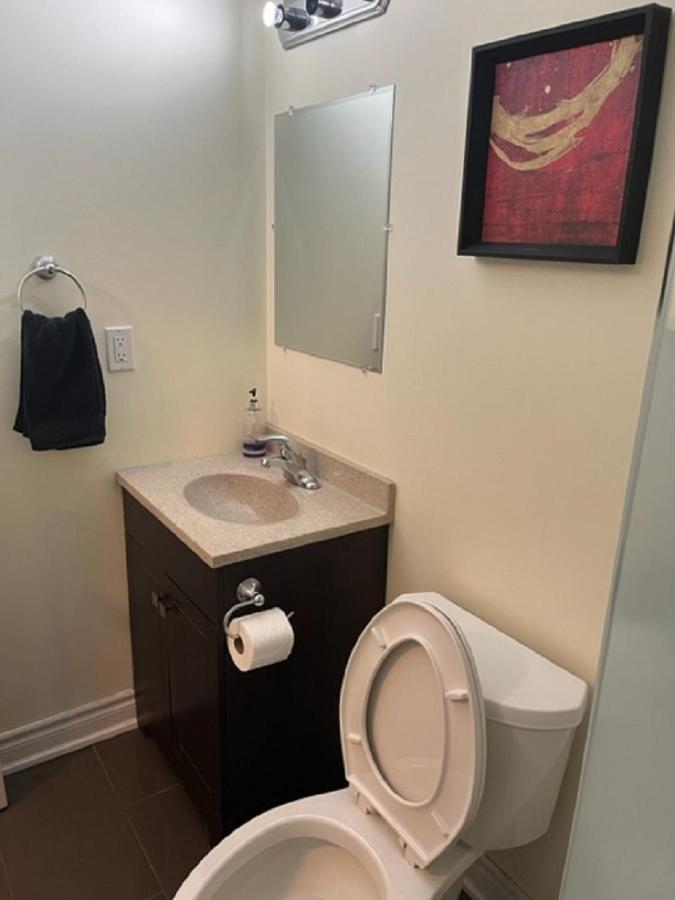 Cozy & Spacious Suite With Private Bathroom Near Toronto Airport ! Mississauga Zewnętrze zdjęcie
