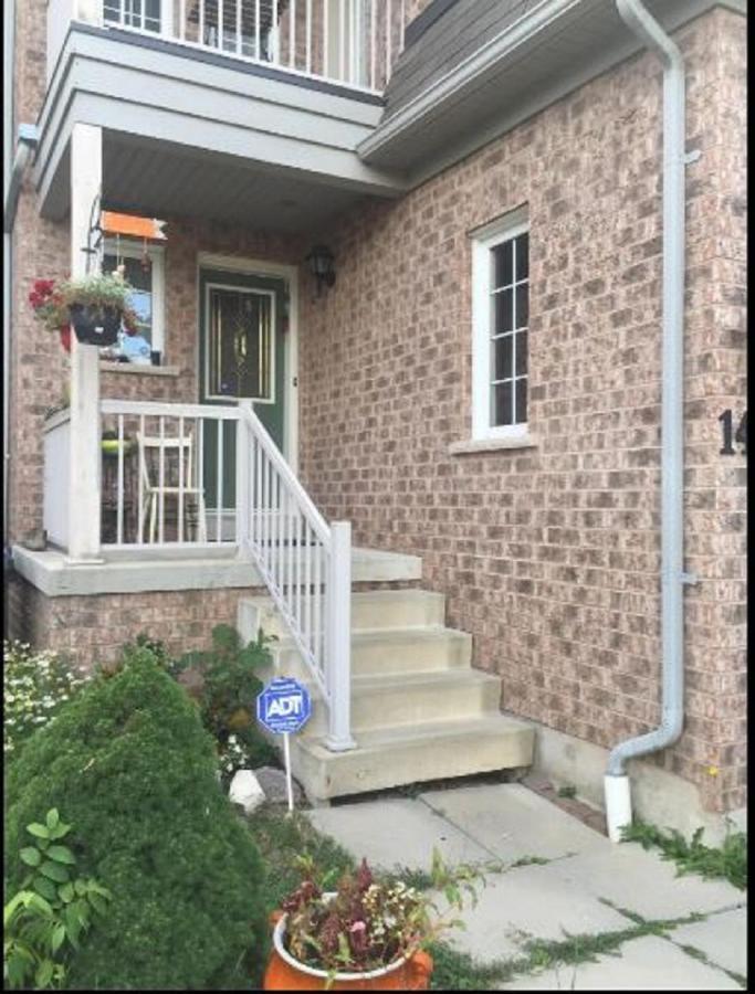Cozy & Spacious Suite With Private Bathroom Near Toronto Airport ! Mississauga Zewnętrze zdjęcie