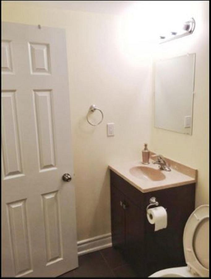 Cozy & Spacious Suite With Private Bathroom Near Toronto Airport ! Mississauga Zewnętrze zdjęcie