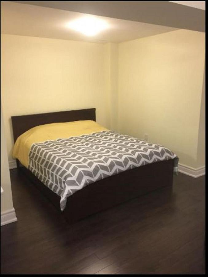 Cozy & Spacious Suite With Private Bathroom Near Toronto Airport ! Mississauga Zewnętrze zdjęcie