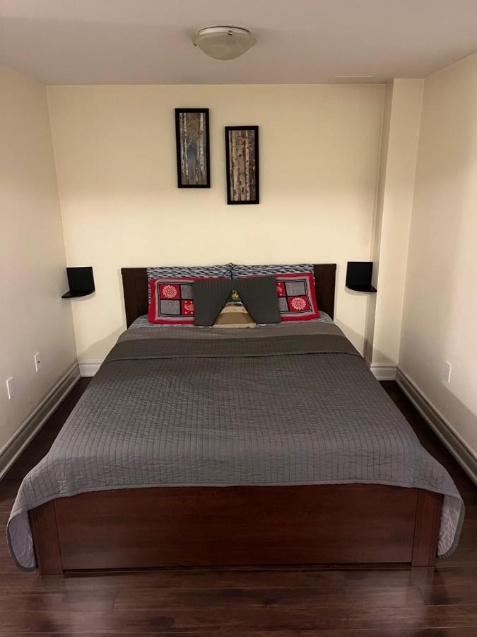 Cozy & Spacious Suite With Private Bathroom Near Toronto Airport ! Mississauga Zewnętrze zdjęcie